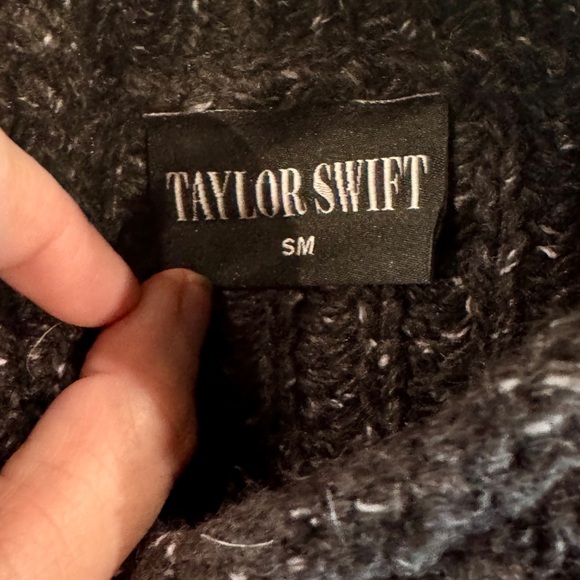 Taylor Swift Reputation Mockneck Cropped Sweater - Small - Picture 4 of 6